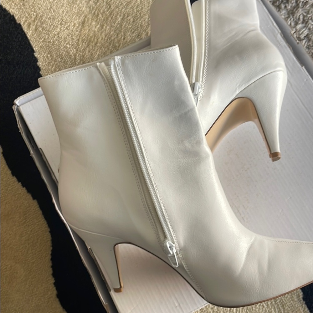 Carlos by Carlos Santana Cream Heeled Boots